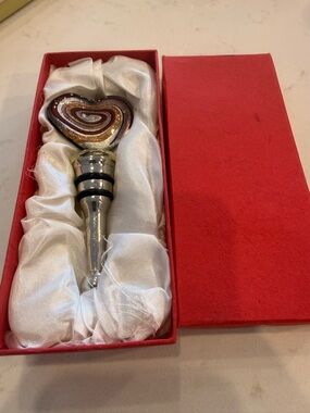 Merino Glass Heart Glass Bottle Stopper in Swirled Brown and Gold